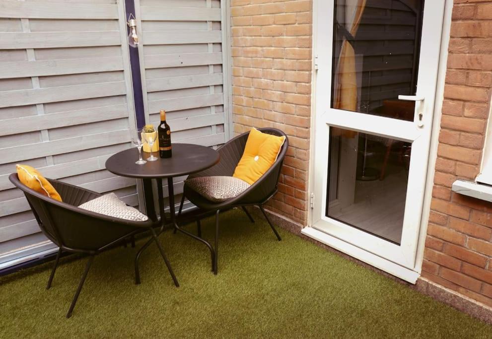 Apartamento Stylish Studio Flat With Private Patio Bournemouth Exterior foto